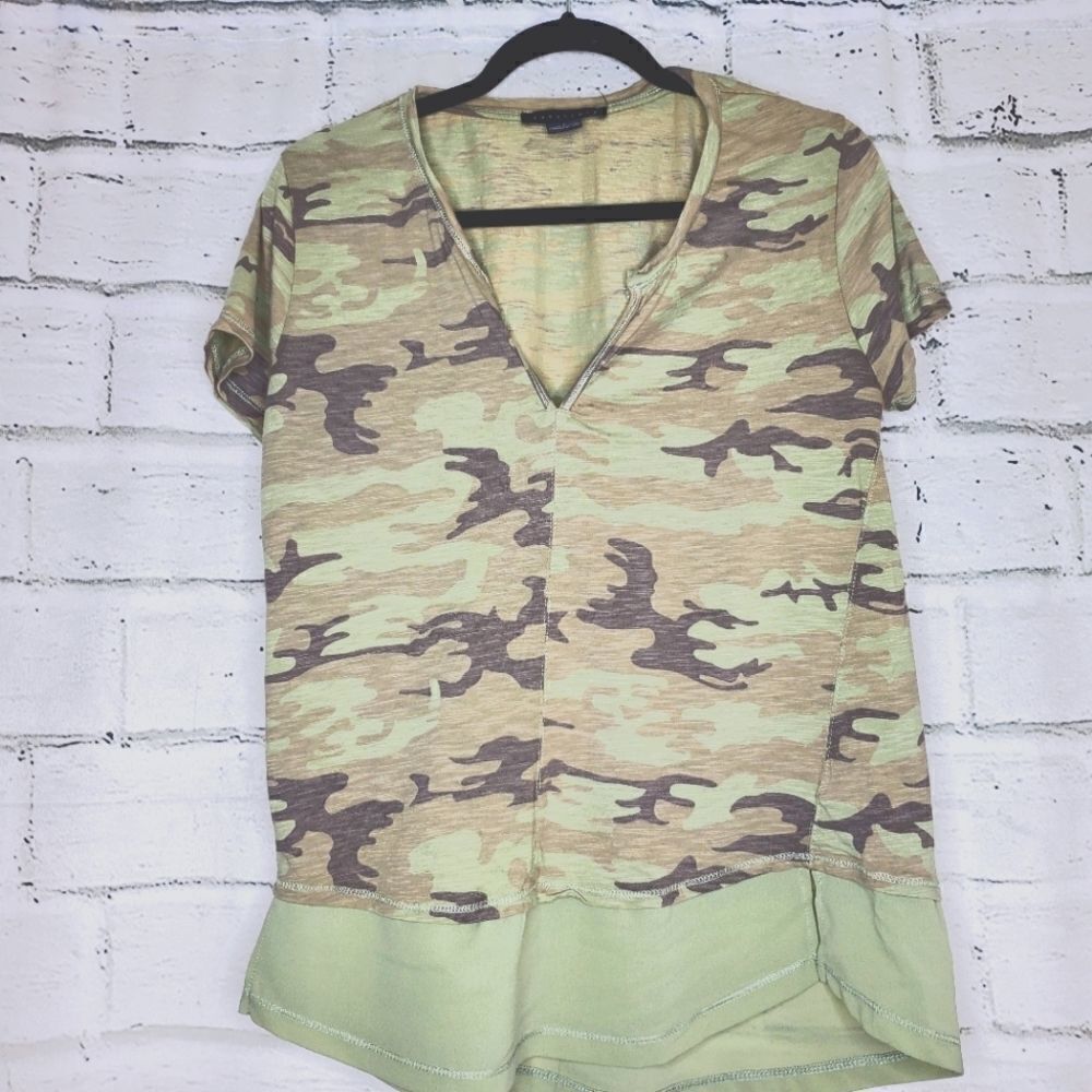 Sanctuary camo short sleeve shirt large